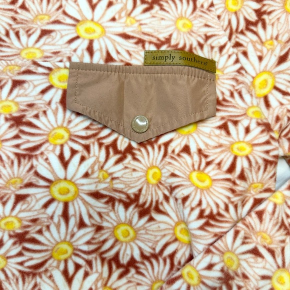 Simply Southern Daisy Print Fleece Pullover - Picture 2 of 11